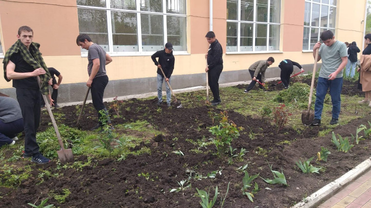 Всероссийский субботник провели сегодня в нашей школе.